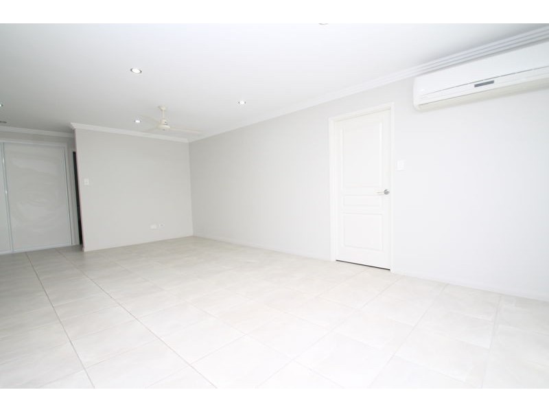 5 Woodland Court, Kirkwood QLD 4680