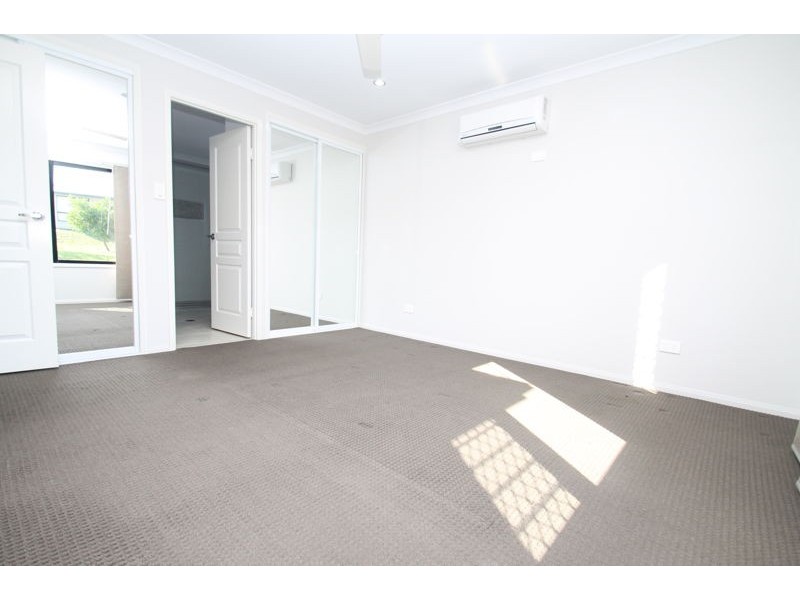 5 Woodland Court, Kirkwood QLD 4680