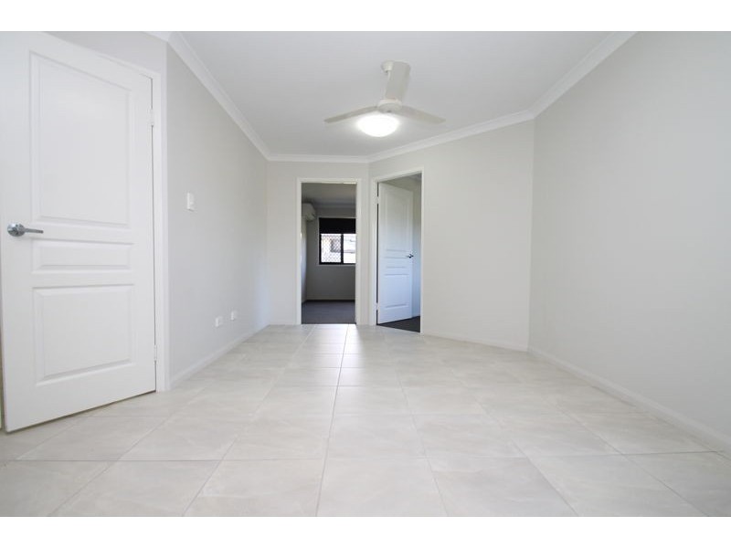 5 Woodland Court, Kirkwood QLD 4680