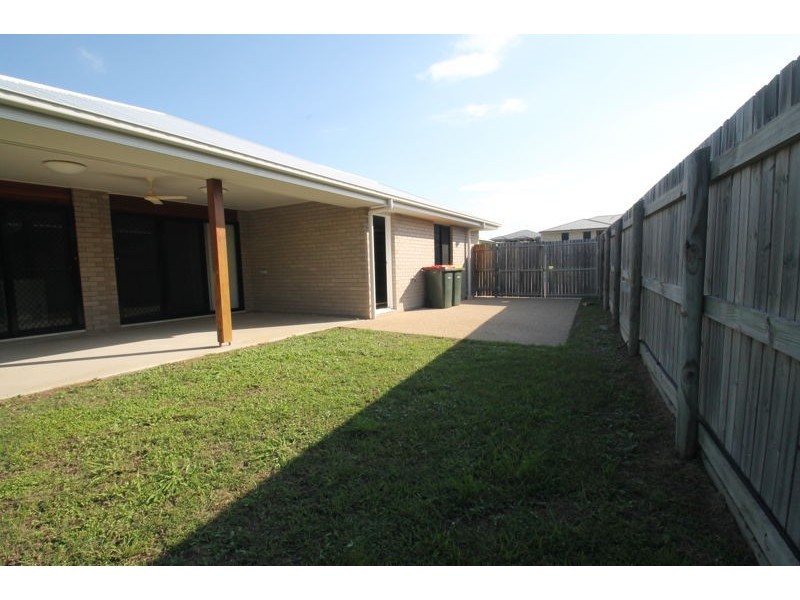 5 Woodland Court, Kirkwood QLD 4680