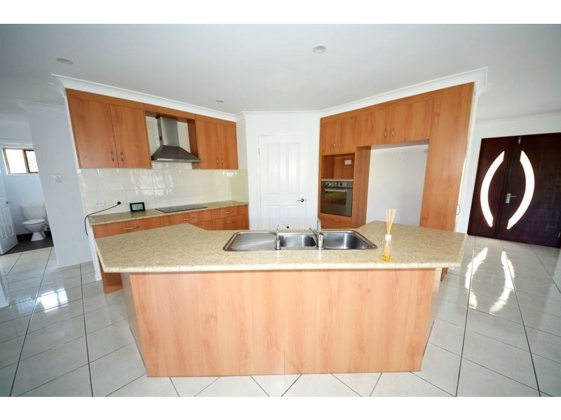 94 Penda Avenue, New Auckland QLD 4680