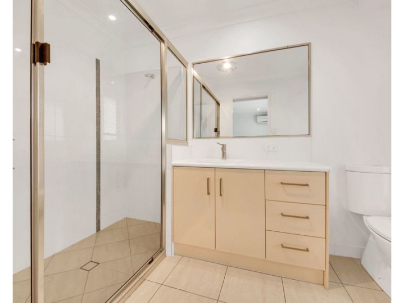 49 DARTMOUTH CLOSE, Clinton QLD 4680