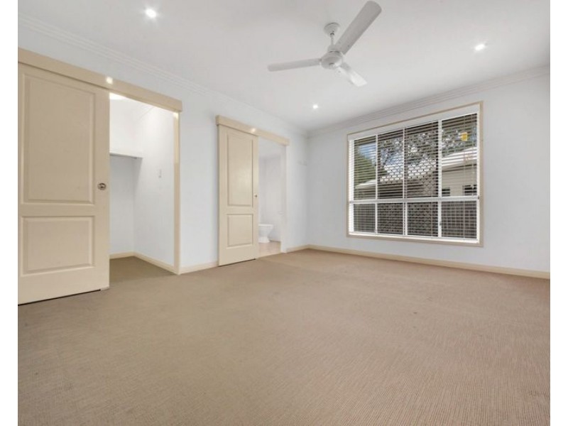 49 DARTMOUTH CLOSE, Clinton QLD 4680