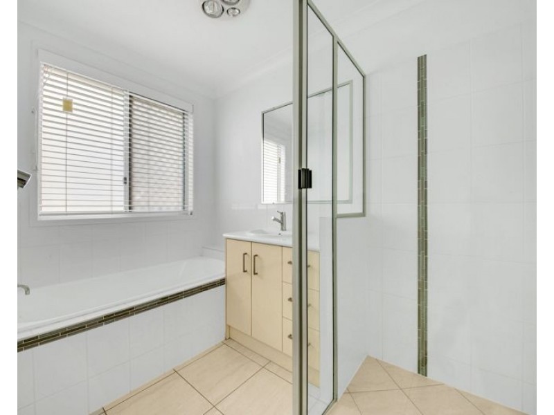 49 DARTMOUTH CLOSE, Clinton QLD 4680
