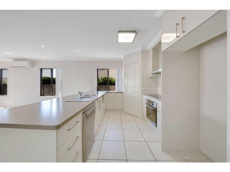 9 Kroombit Terrace, New Auckland QLD 4680