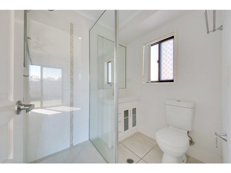 9 Kroombit Terrace, New Auckland QLD 4680