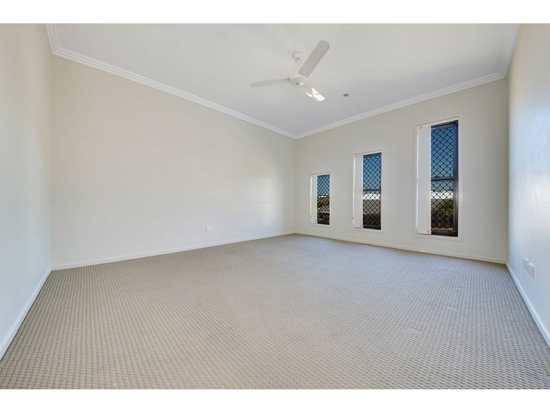 9 Kroombit Terrace, New Auckland QLD 4680