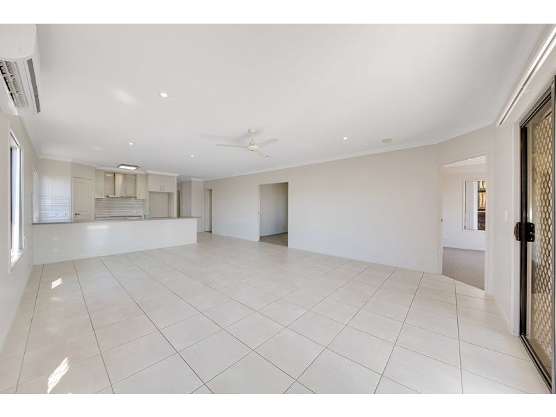 9 Kroombit Terrace, New Auckland QLD 4680