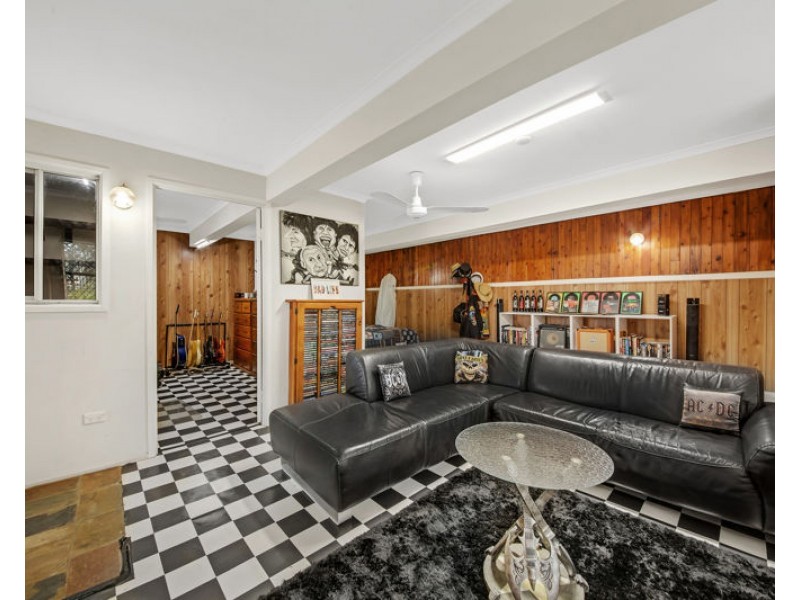 3 Bembooka Close, Glen Eden QLD 4680