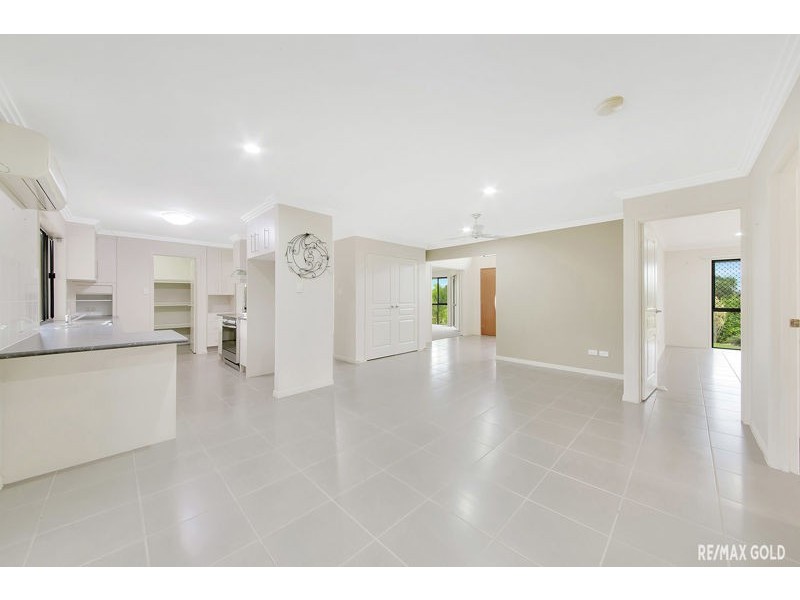 8 Llana Court, New Auckland QLD 4680