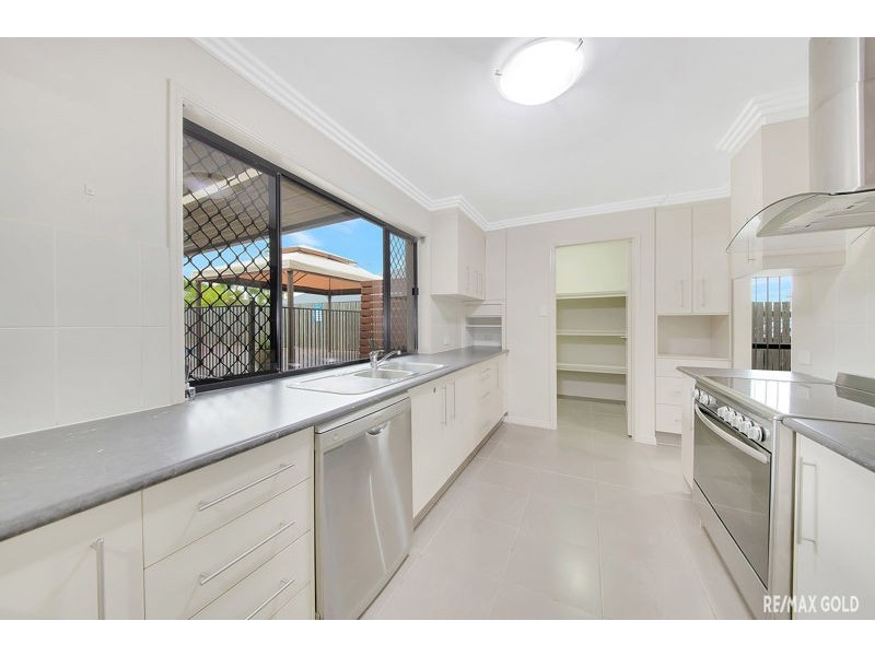 8 Llana Court, New Auckland QLD 4680