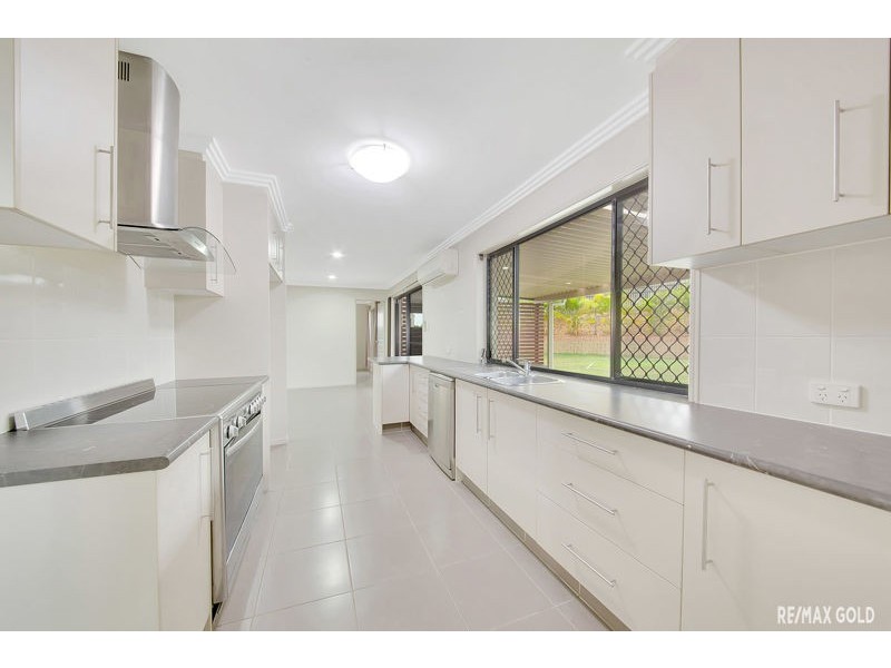 8 Llana Court, New Auckland QLD 4680