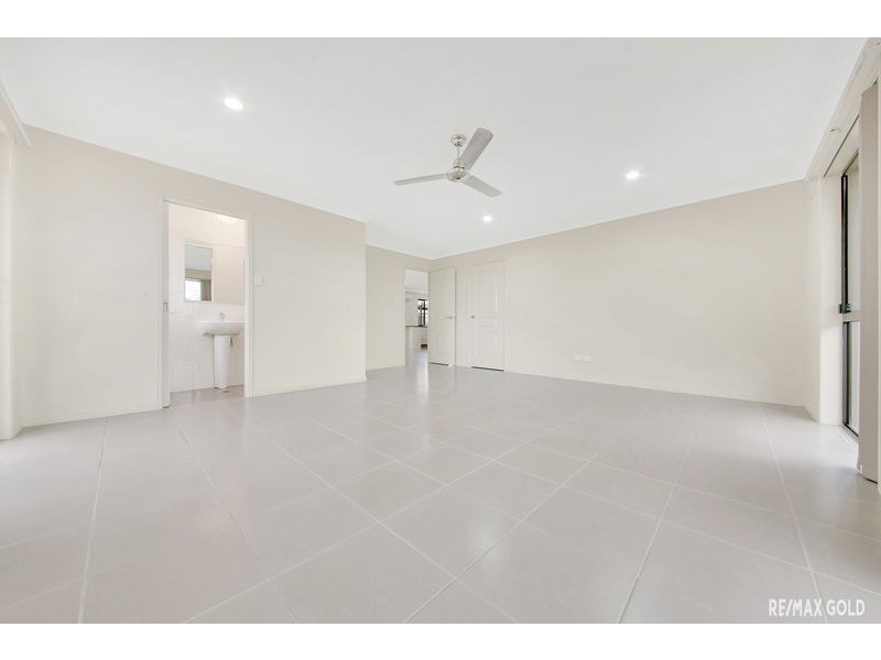 8 Llana Court, New Auckland QLD 4680