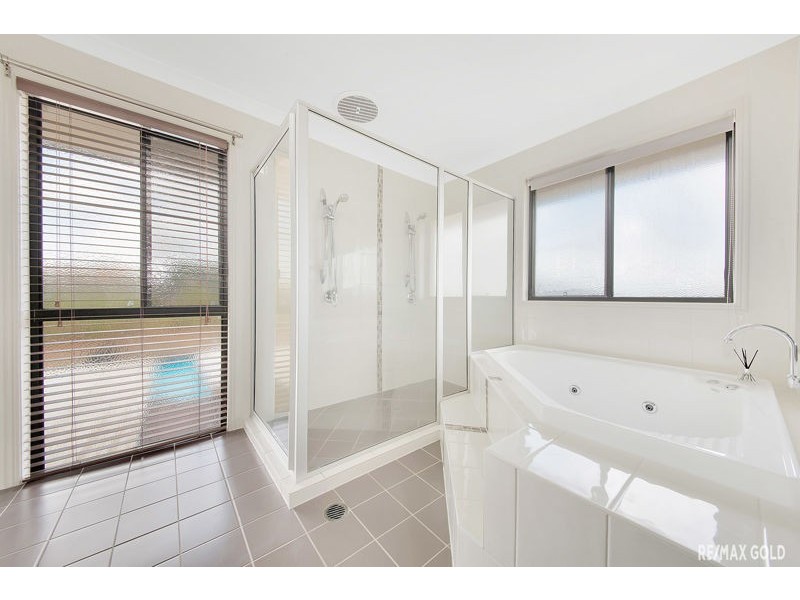 8 Llana Court, New Auckland QLD 4680