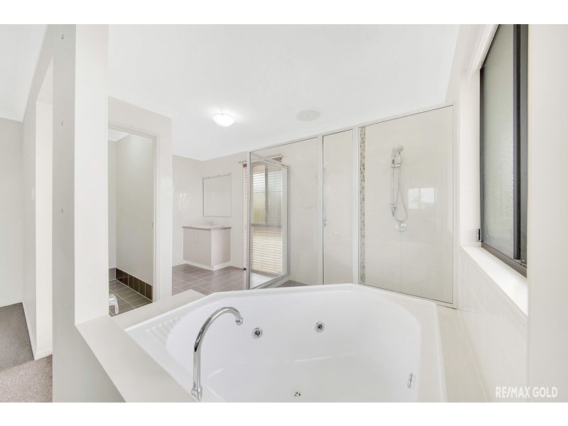 8 Llana Court, New Auckland QLD 4680