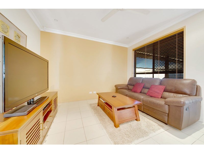 98 Penda Ave, New Auckland QLD 4680