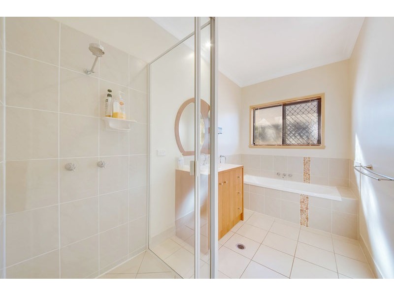 98 Penda Ave, New Auckland QLD 4680