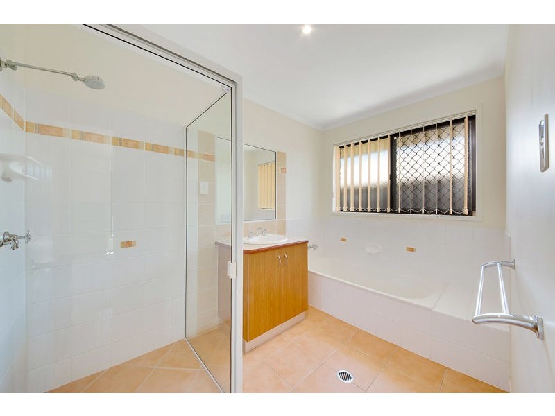 14 Links Court, Kin Kora QLD 4680