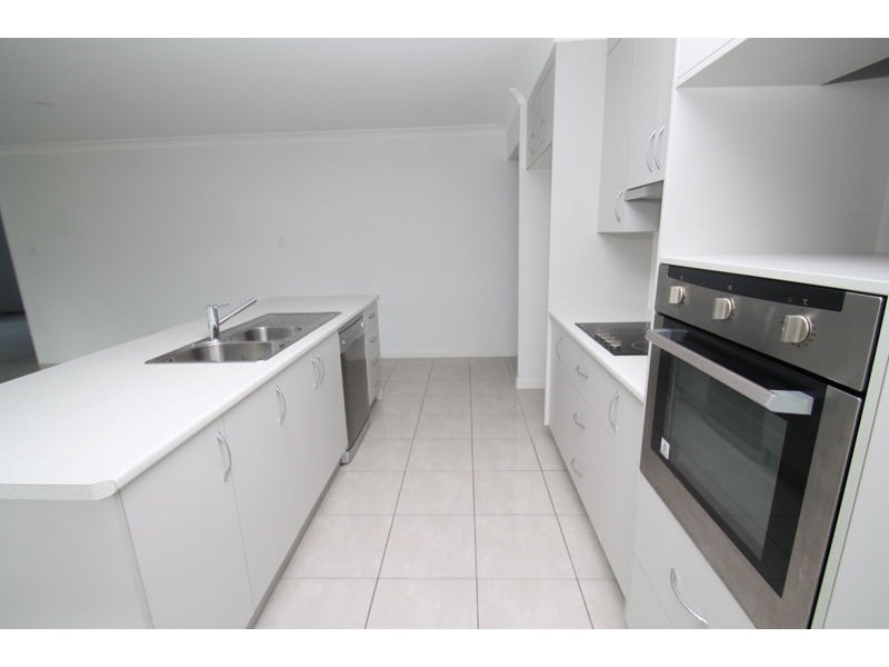 14 Oakdale Place, Kirkwood QLD 4680