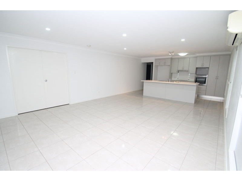 14 Oakdale Place, Kirkwood QLD 4680