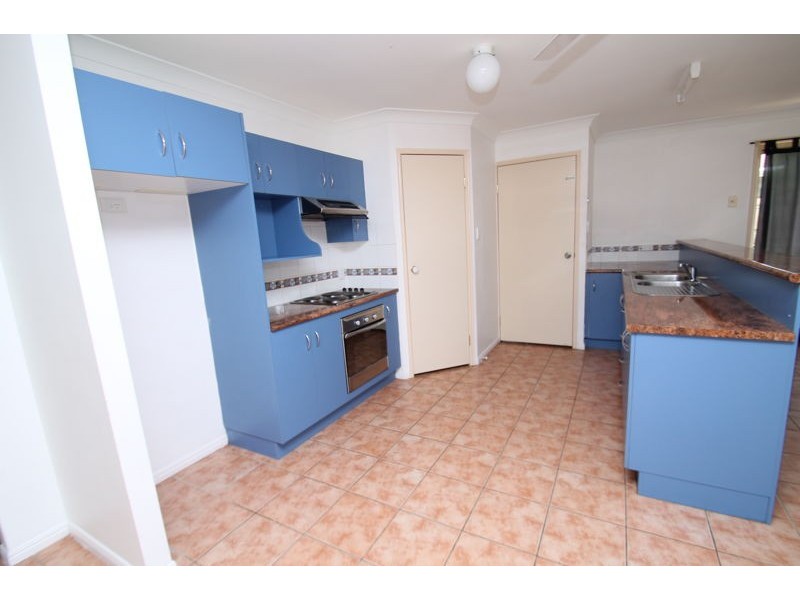 2 Craigmoor Court, New Auckland QLD 4680