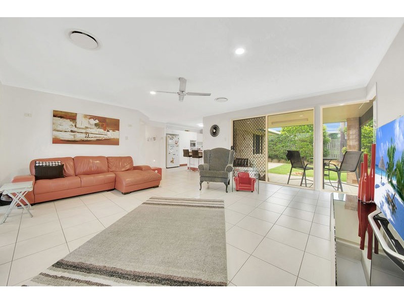 16 Lois Court, New Auckland QLD 4680