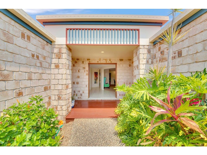 16 Lois Court, New Auckland QLD 4680