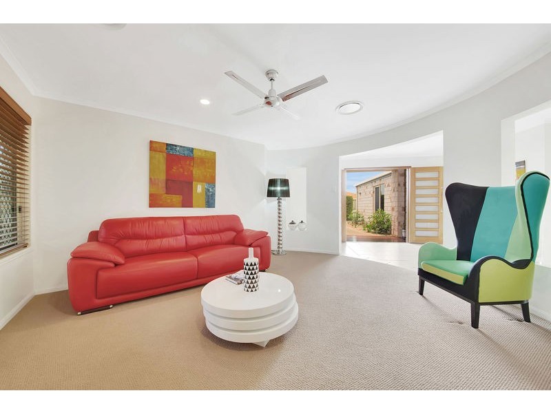 16 Lois Court, New Auckland QLD 4680