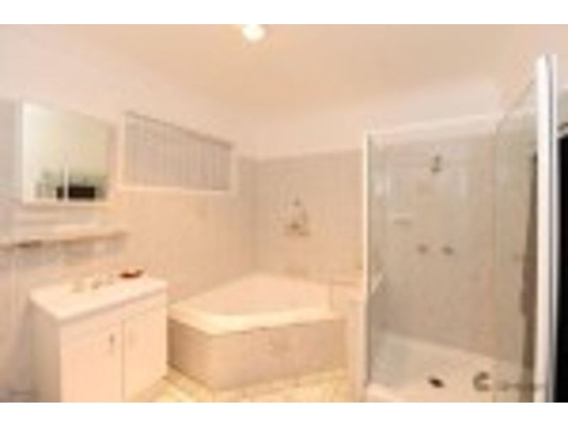 10 Coolongolook Close, West Gladstone QLD 4680