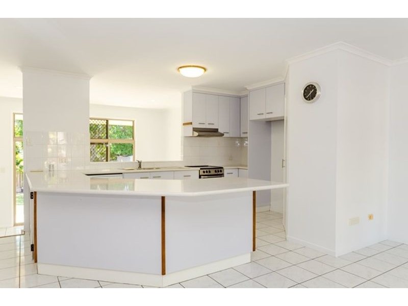 18 Rosslyn close, Clinton QLD 4680