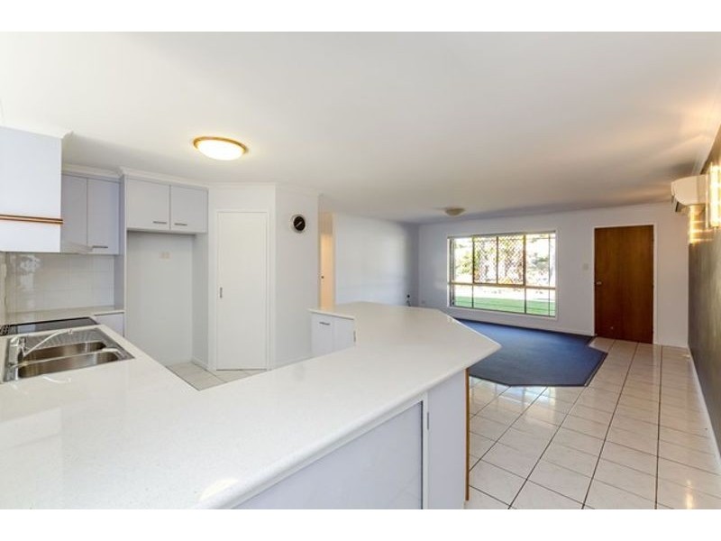 18 Rosslyn close, Clinton QLD 4680