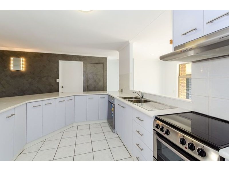 18 Rosslyn close, Clinton QLD 4680