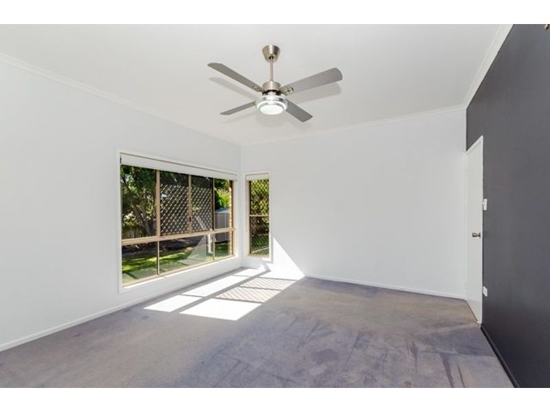 18 Rosslyn close, Clinton QLD 4680