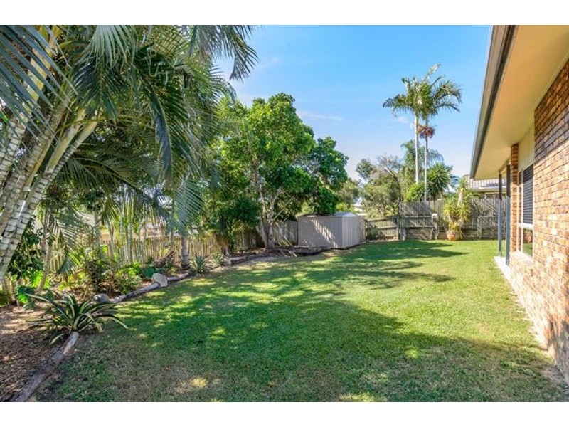 18 Rosslyn close, Clinton QLD 4680