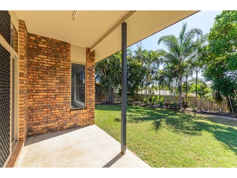 18 Rosslyn close, Clinton QLD 4680