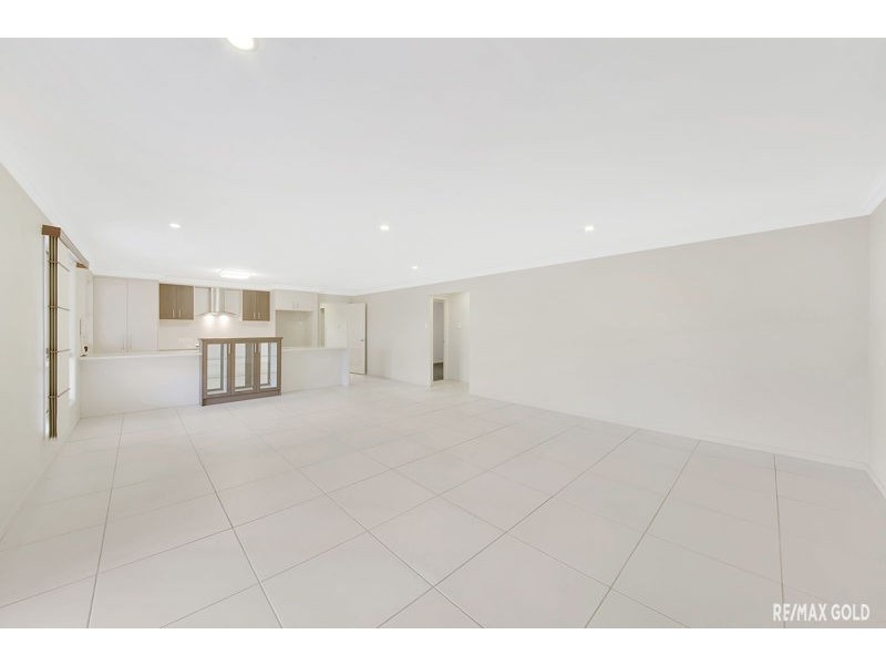 8 Phoenix Place, Telina QLD 4680