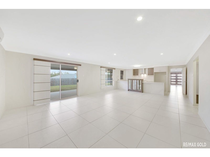 8 Phoenix Place, Telina QLD 4680