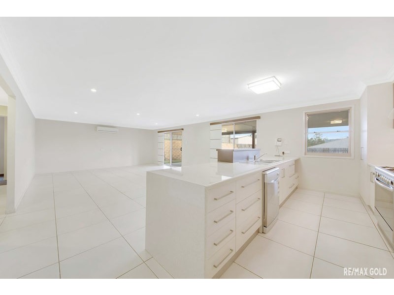 8 Phoenix Place, Telina QLD 4680