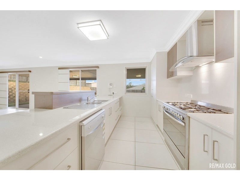 8 Phoenix Place, Telina QLD 4680