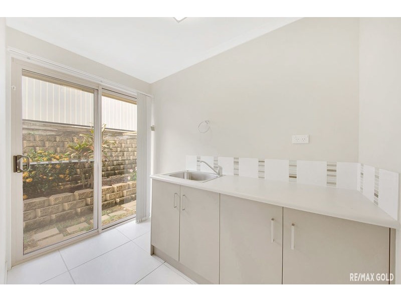 8 Phoenix Place, Telina QLD 4680