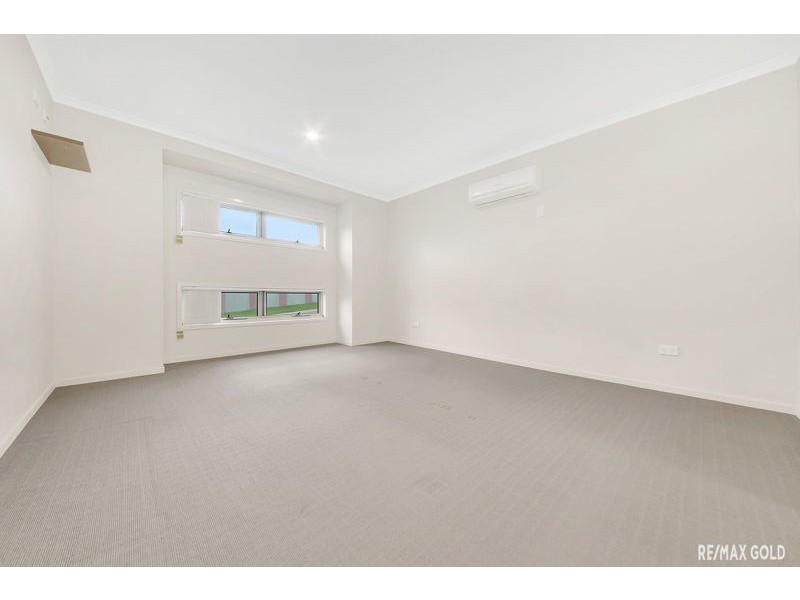 8 Phoenix Place, Telina QLD 4680