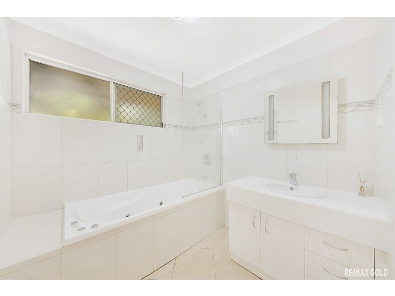 14 Aramac Drive, Clinton QLD 4680