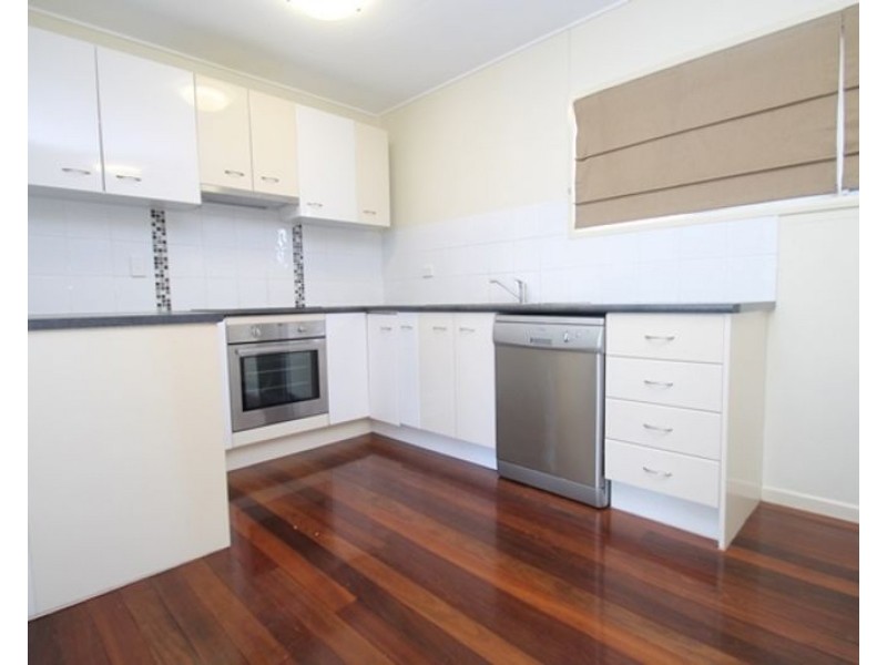 3/2 Walters Avenue, West Gladstone QLD 4680