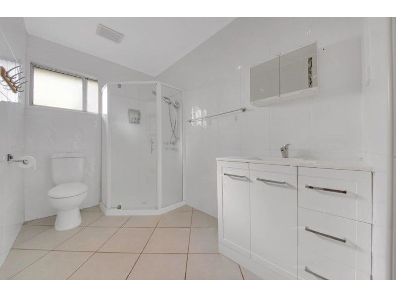 4 Wilkins Street, West Gladstone QLD 4680