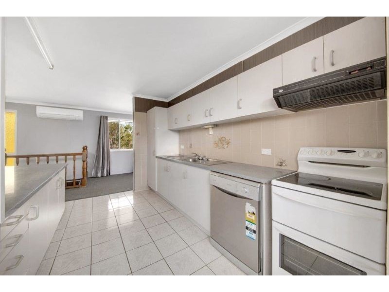 16 Saggitarius Street, River Ranch QLD 4680