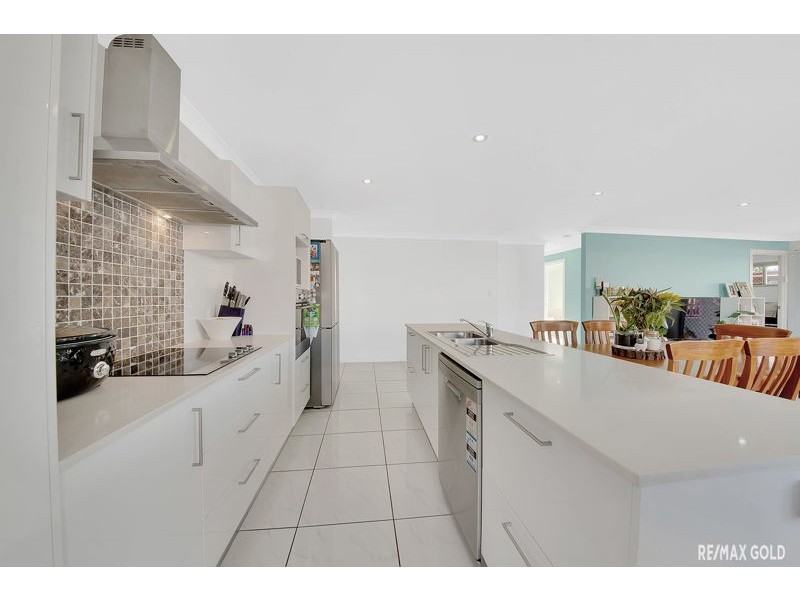 33 Briffney Street, Kirkwood QLD 4680