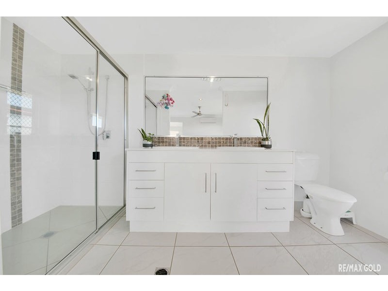 33 Briffney Street, Kirkwood QLD 4680