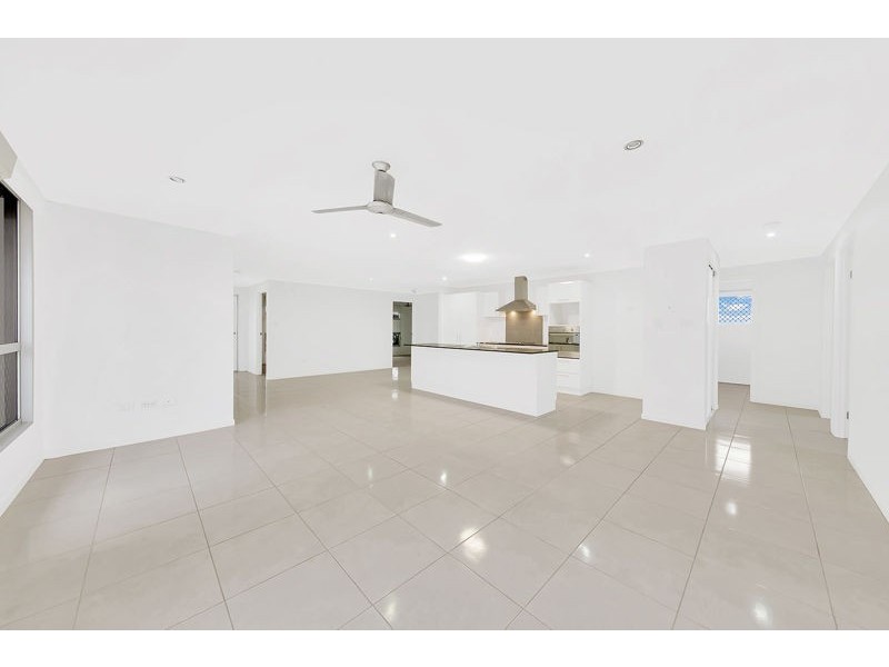 11 Namadgi Terrace, New Auckland QLD 4680