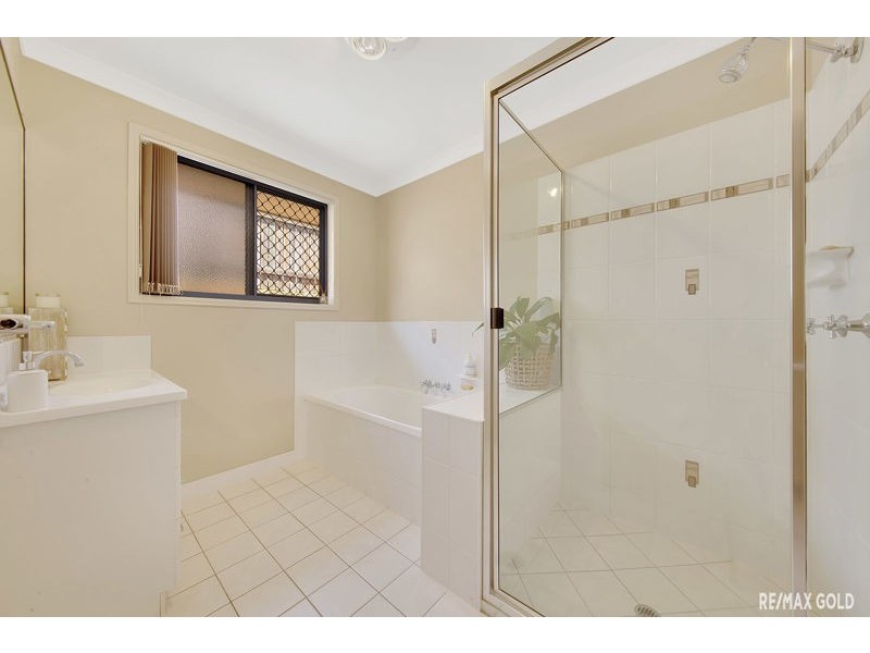 17 Julius Crescent, Clinton QLD 4680