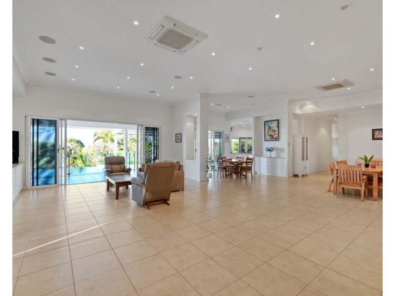 9 Upper Piper Street, West Gladstone QLD 4680